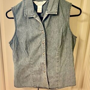 Petite Sophisticate Light Wash Blue Denim Sleeveless Blouse Womens 8 Cotton